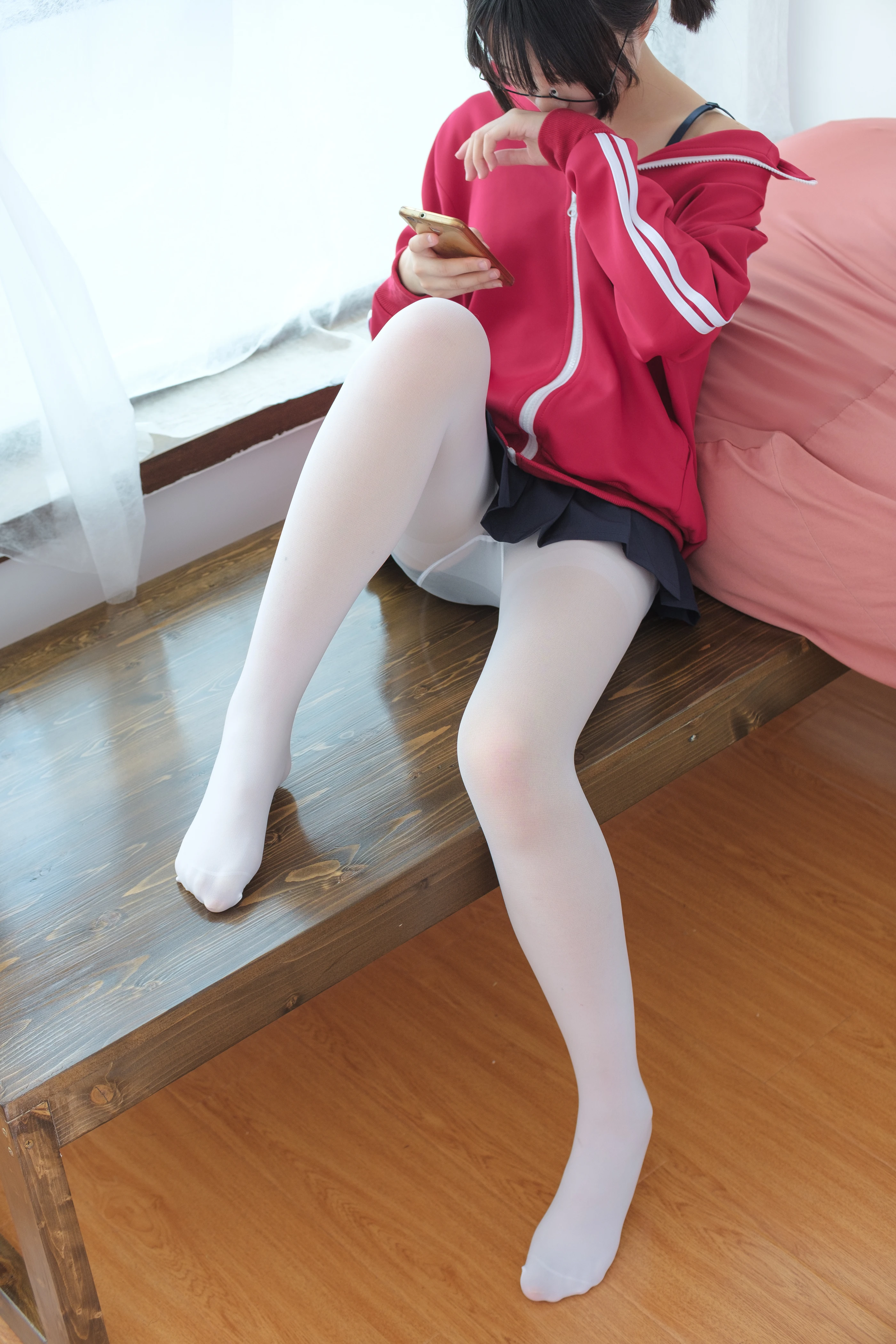 森萝财团 [BETA-026] 红色校服肉丝美足少女 [78P]插图9